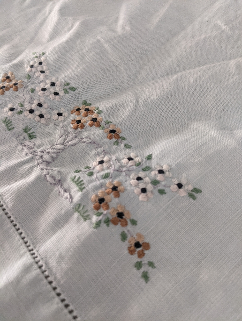 Vintage Rare Retro Embroidered Handkerchief Face Hand Towel Decor Floral